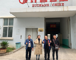 陜西吳總一行三人來許昌智工試機(jī)并訂購(gòu)DCCZ7-10型多功能電磁炒貨機(jī)一臺(tái)