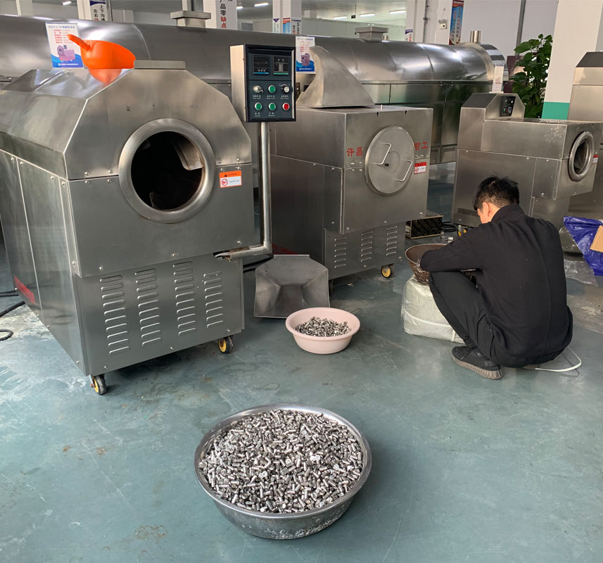 11月13日 客戶寄原料到廠，試機多功能電磁炒貨機烘干效果！