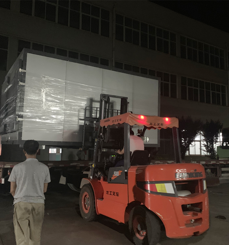 成都客戶訂購的空氣能烘烤房已經(jīng)全部完工，裝車發(fā)貨中！